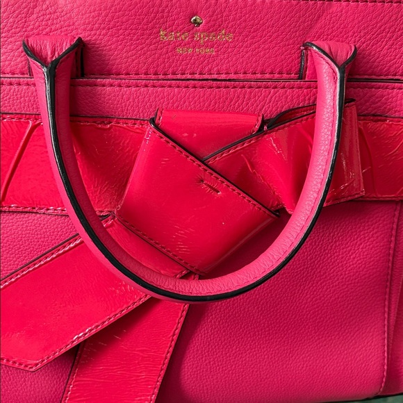 Kate Spade Satchel Crossbody bag
Leather Bright Pink/ bow front in patent EUC - Picture 4 of 17